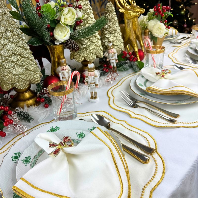 gold placemats and napkins